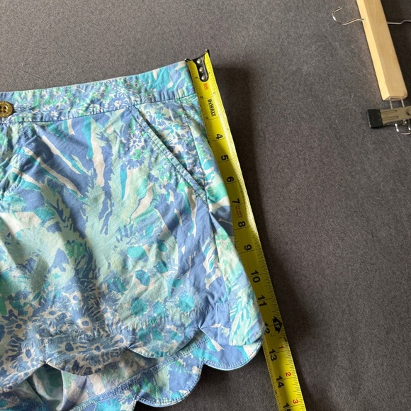 Lilly Pulitzer Buttercup Short Blue Haven Scalloped Hem - Picture 5 of 7